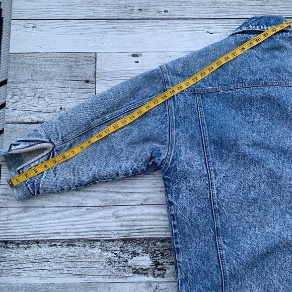 Vintage Acid Washed Sherpa Lined Distressed Denim Jean Jacket - Picture 14 of 15